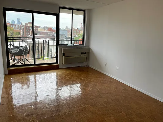 Rented by Metropolis International Realty Inc. | media 8