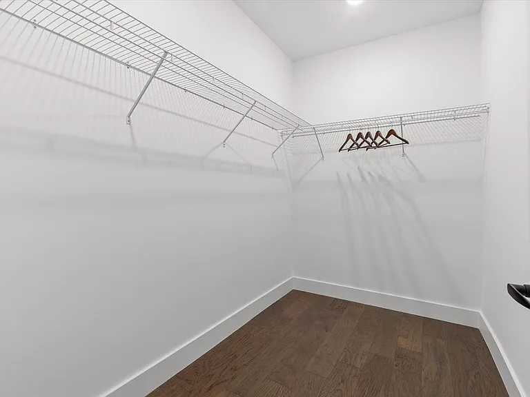2119 Oak St — Photo 15
