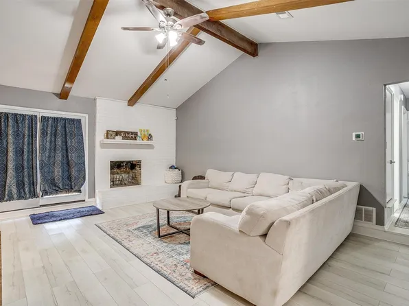 756 NW Charlyne Dr, Burleson, TX 76028