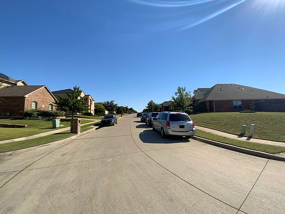 5th image of 1423 Deer Hollow Dr
