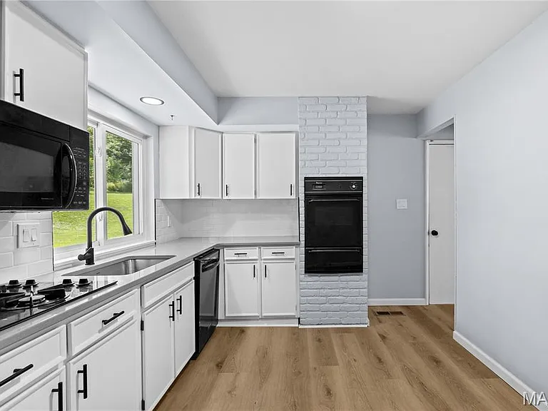 24 Forest Crest Dr — Photo 7
