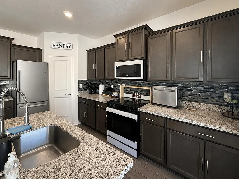 8804 W Jefferson St — Photo 8