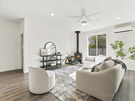 5th image of 153 John St