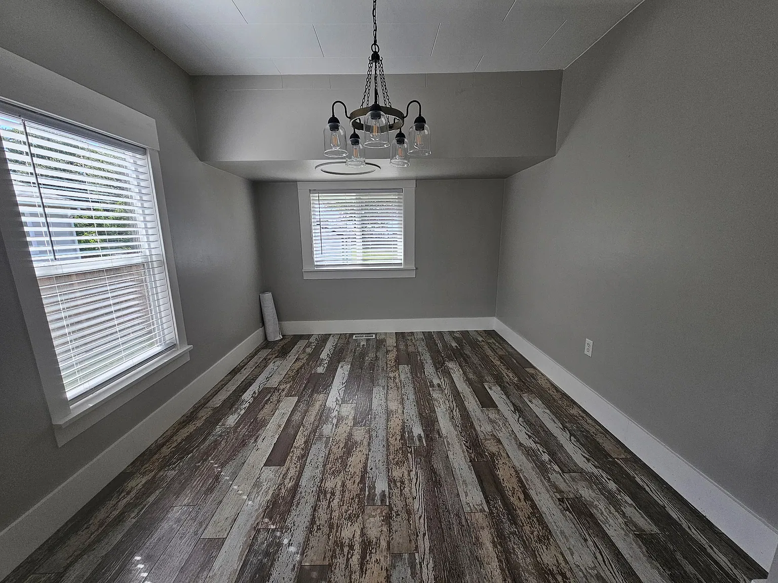 2 bed, 1000 sqft, $2,400 — Photo 3