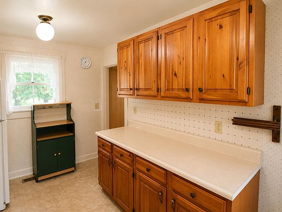 4th image of 241 Batchelder Road