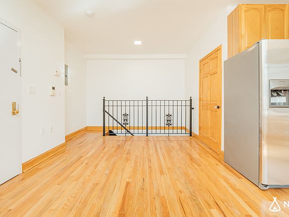5th image of 187 18th St #3