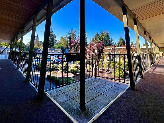 3rd image of 21521 73rd Pl W APT 15