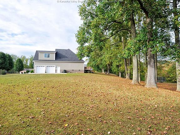 3rd image of 106 Trotters Ln