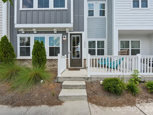 5858 Strathmore Ct, Charlotte, NC 28215