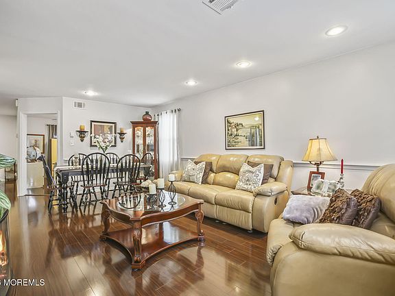 3rd image of 29 Plaza De Las Flores #F