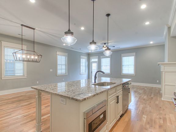 4th image of 105 Lafayette Ct #A