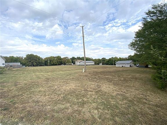 2nd image of 50 Shady Ln
