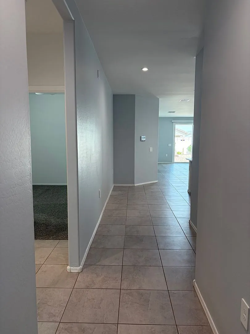 Move In By 10/15/2026- Move In Special: 2 Weekes Off Rent San Alvarez M — Photo 2