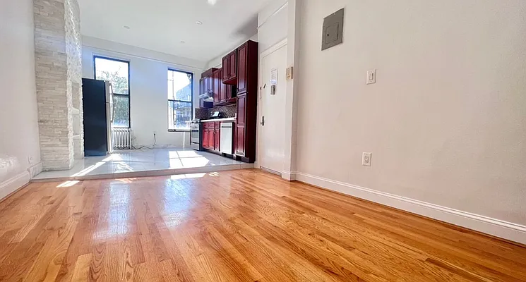 Rented by Bond New York | media 3