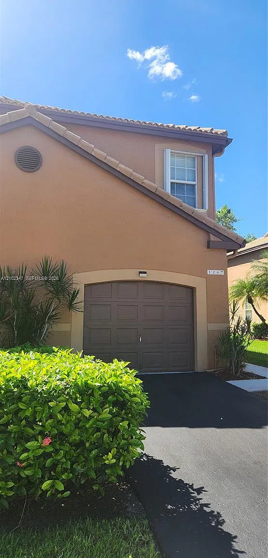 Sectors 3 & 4 Boundary Pl — Photo 1