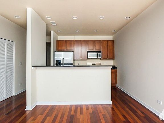 4th image of 3021 W Armitage Ave Ste 2