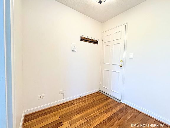 3rd image of 108 N George Mason Dr APT 2