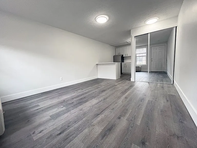 Pine Grove Apartments — Photo 38