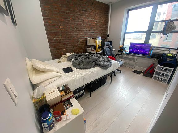 3rd image of 204 E 13th St #4