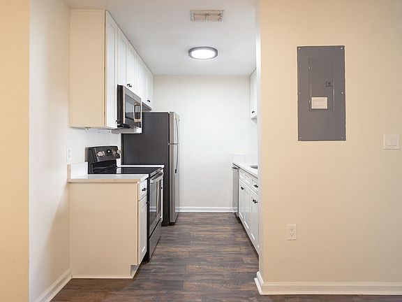 5th image of 2738 W Tharpe St APT 702