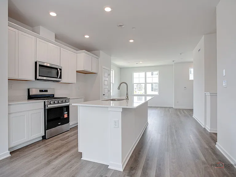 541 Yosemite Way — Photo 7
