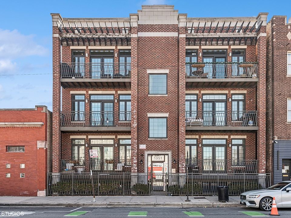 1st image of 1951 W Belmont Ave APT 3E
