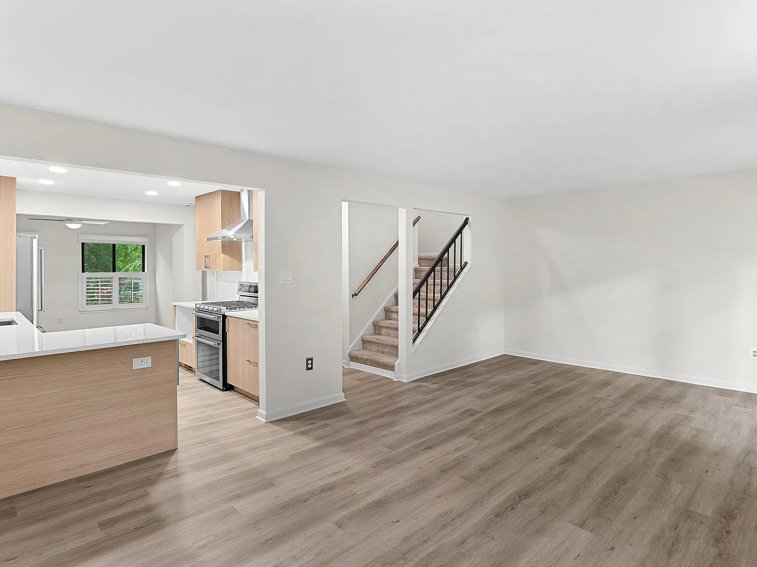 3 bed, 3.5 bath, 1691 sqft, $3,200 — Photo 4