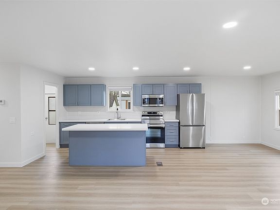 3rd image of 32501 NE 50th Street #25