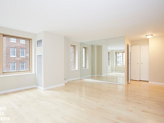 4th image of 106 Central Park S APT 6I