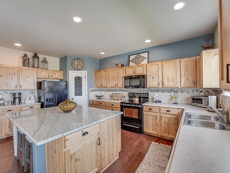 1302 Chamois Dr — Photo 4