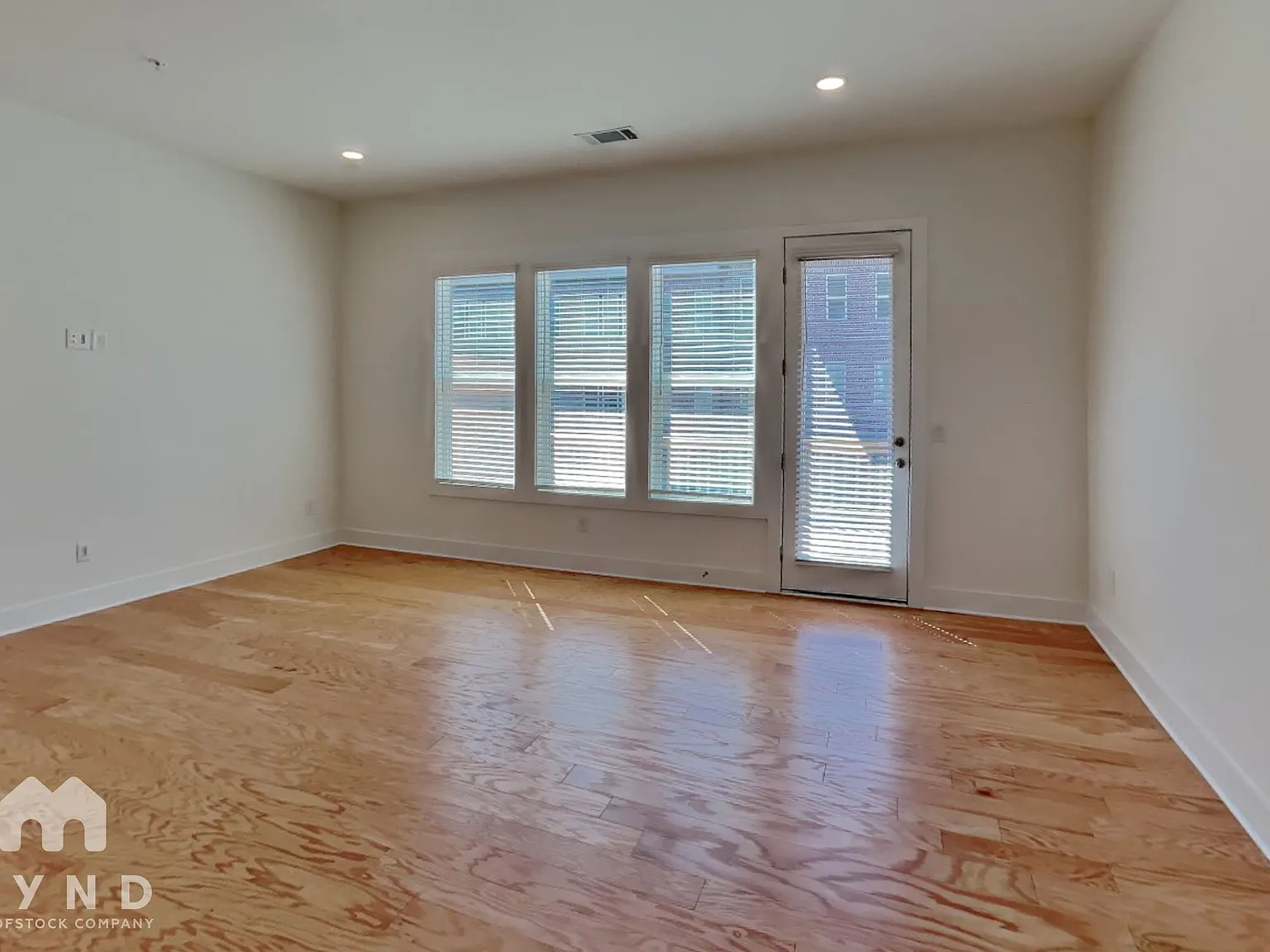 3 bed, 3.5 bath, 1919 sqft, $3,550 — Photo 3