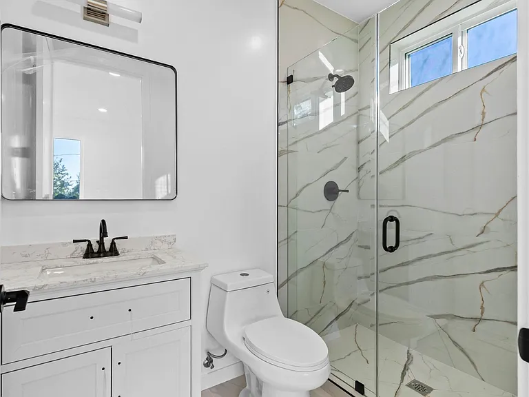 6846 Cedros Ave — Photo 21