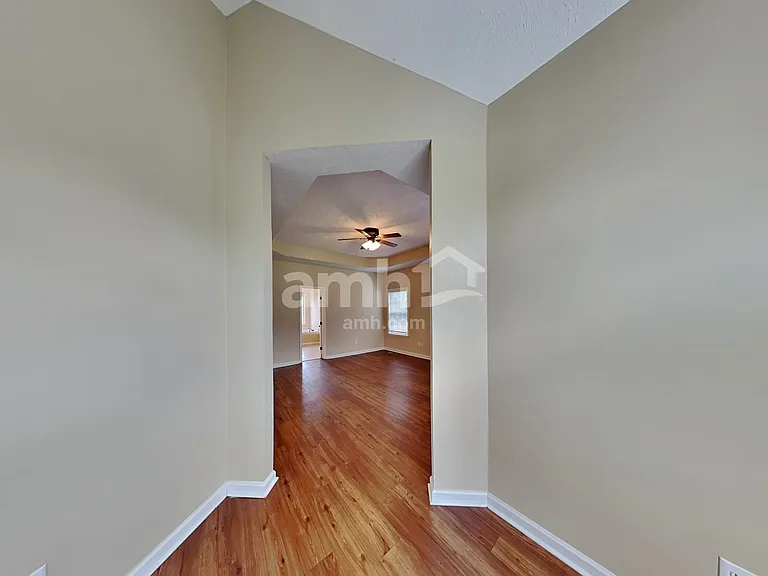 210 Fox Hunt Ln — Photo 12