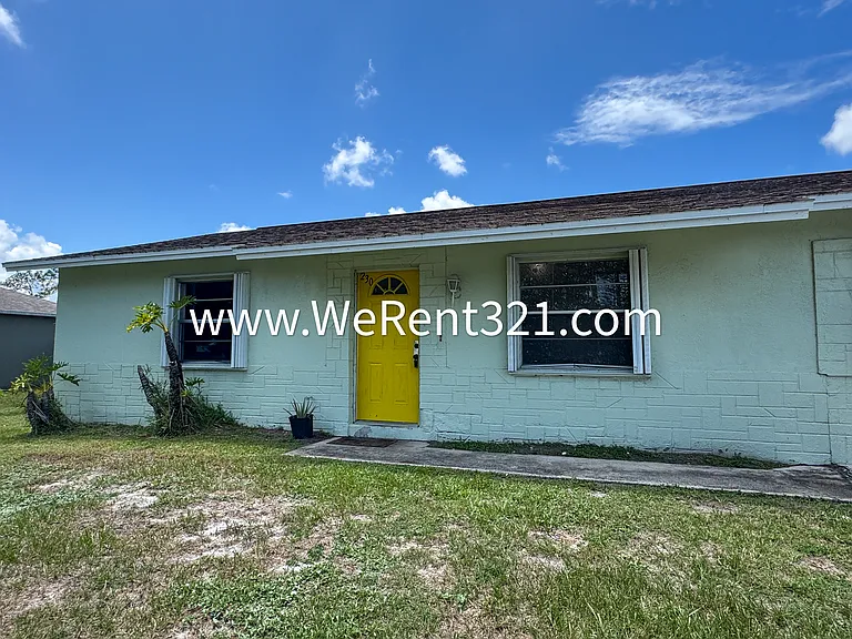 230 Clearbrook Ter NE — Photo 2