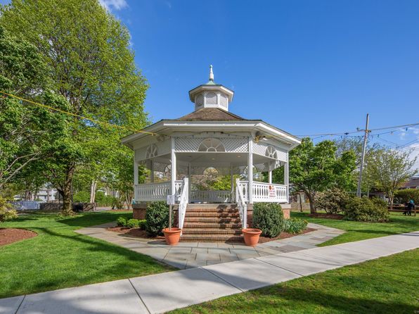 65 Rena Pl, Fairfield, CT 06825