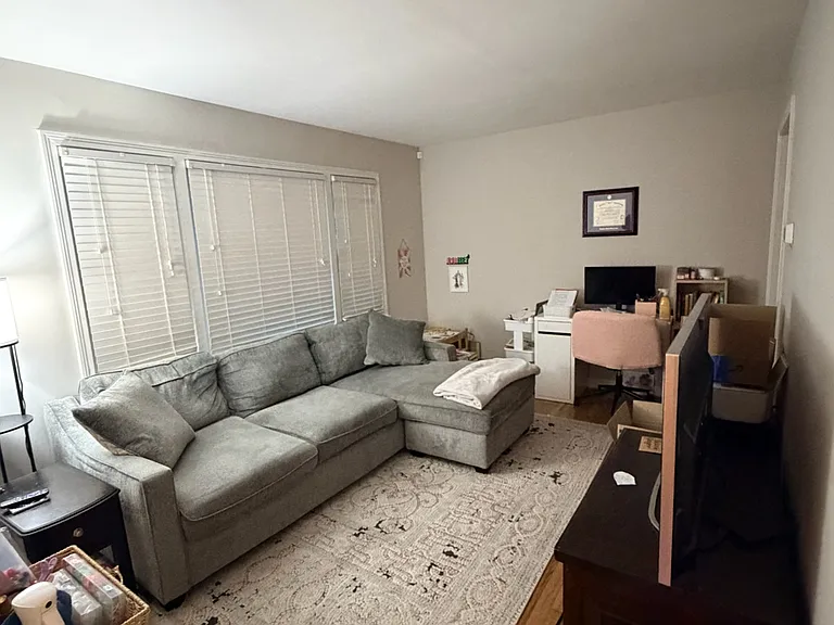 6413 Larsen Ln — Photo 2