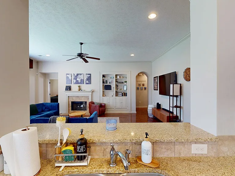 10533 Duncannon Trl — Photo 16