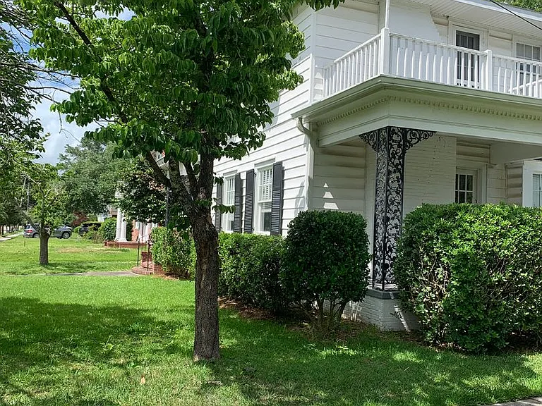 23 Colonial Dr — Photo 3