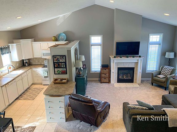 3rd image of 6999 Glencreek Dr SE