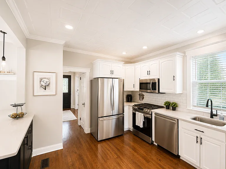 25 E Summit St — Photo 15