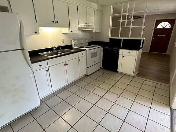 3rd image of 806 N Westmoreland Dr #806
