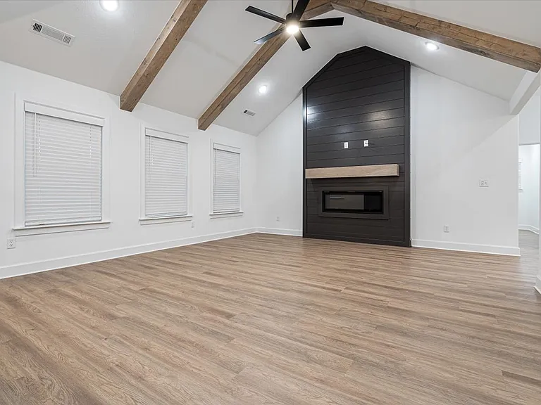 1040 Monarch Rd — Photo 2