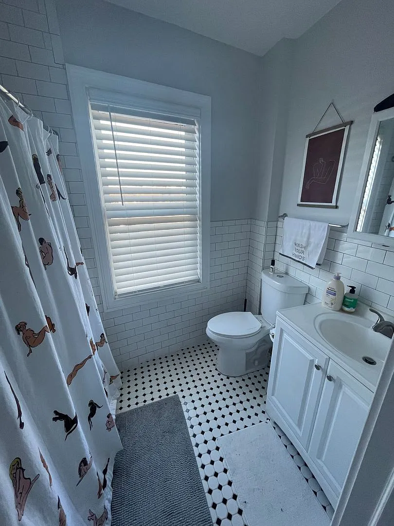 Amitville Flats — Photo 1