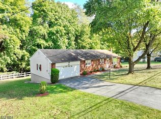 194 Emeline Dr, Hawthorne, NJ