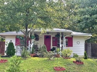 656 Pine Grove Ave, Grayson, GA 30017