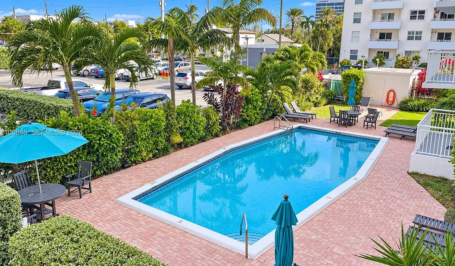 Leisure Beach Condo — Photo 1