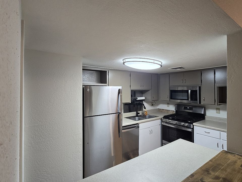 Kitchen from the entrance to the living-dinning room.