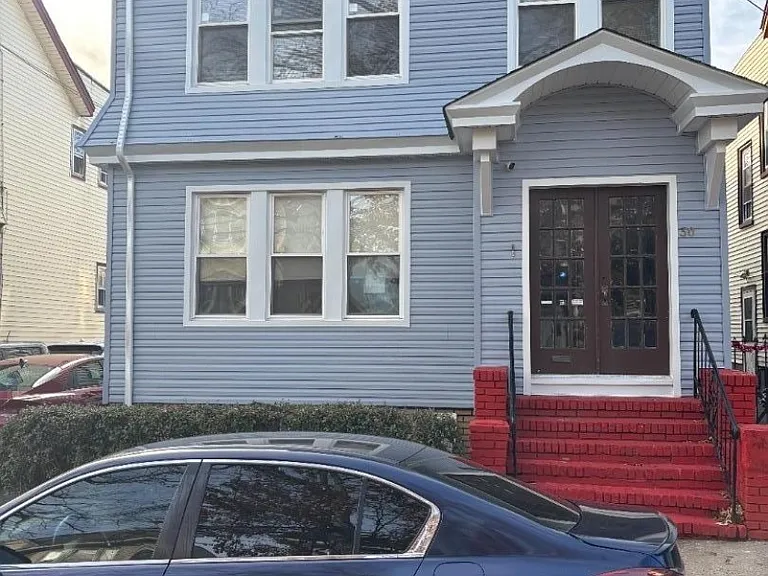 30 Underwood St — Photo 1
