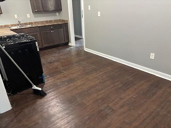 4th image of 729 Holiday Dr