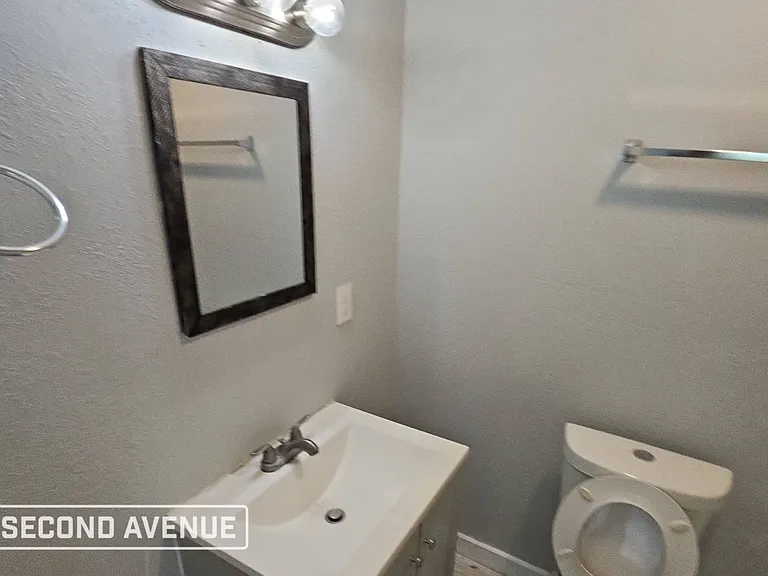 1730 W 19th St — Photo 6